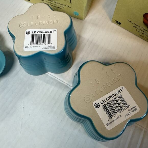 NEW Le Creuset Flower Petite Ramekin Caribbean Blue Set of 2 Stoneware - Picture 5 of 11